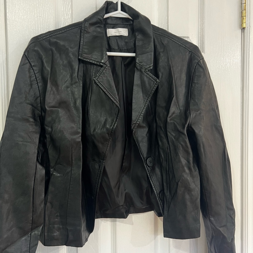 Cropped leather jacket